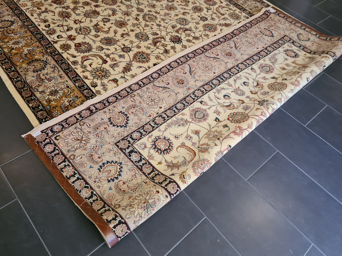 Perser Isfahan Teppich Handgeknüpfter Seidenteppich 351x242cm