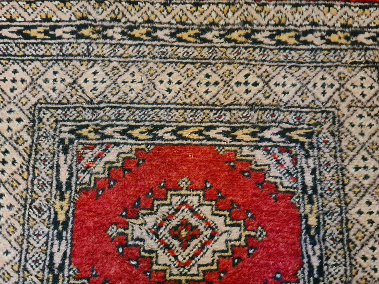 Feiner handgeknüpfter Perser Teppich Buchara Jomut Orientteppich 130x78 cm