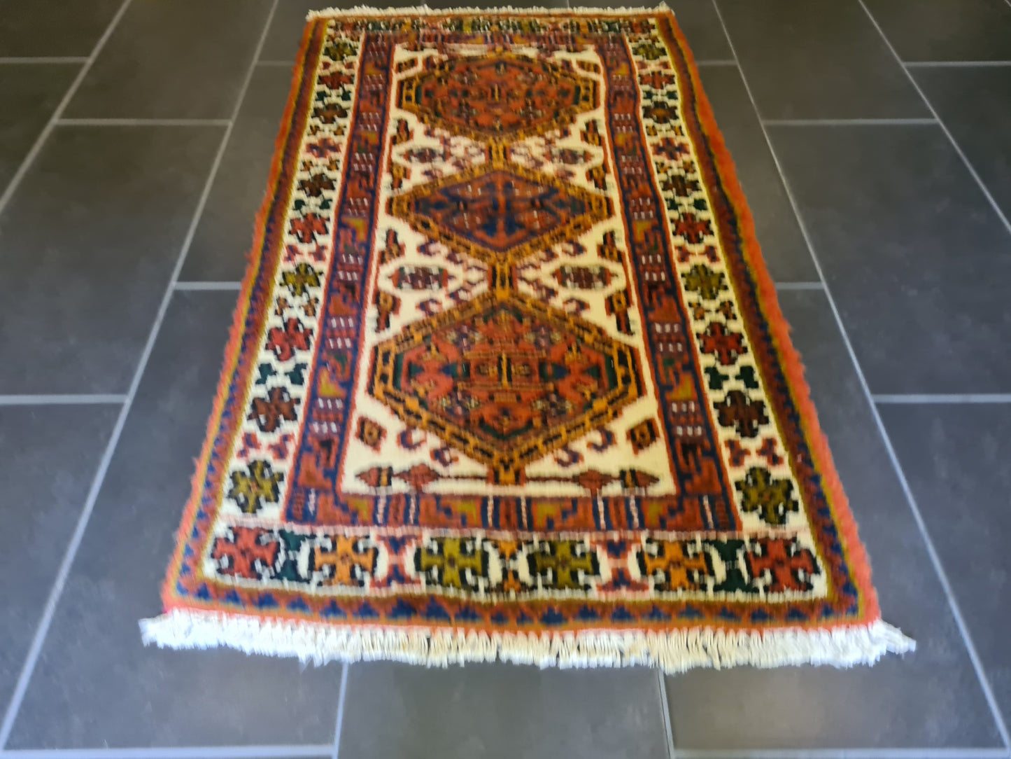 Edler handgeknüpfter Perser Teppich Heris Orientteppich 126x73cm