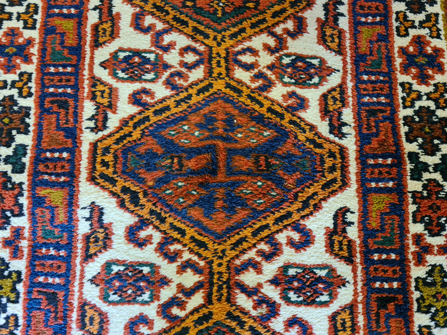 Edler handgeknüpfter Perser Teppich Heris Orientteppich 126x73cm