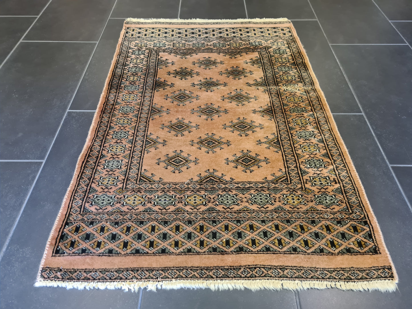 Feiner handgeknüpfter Perser Teppich Orientteppich Buchara Jomut 107x72cm