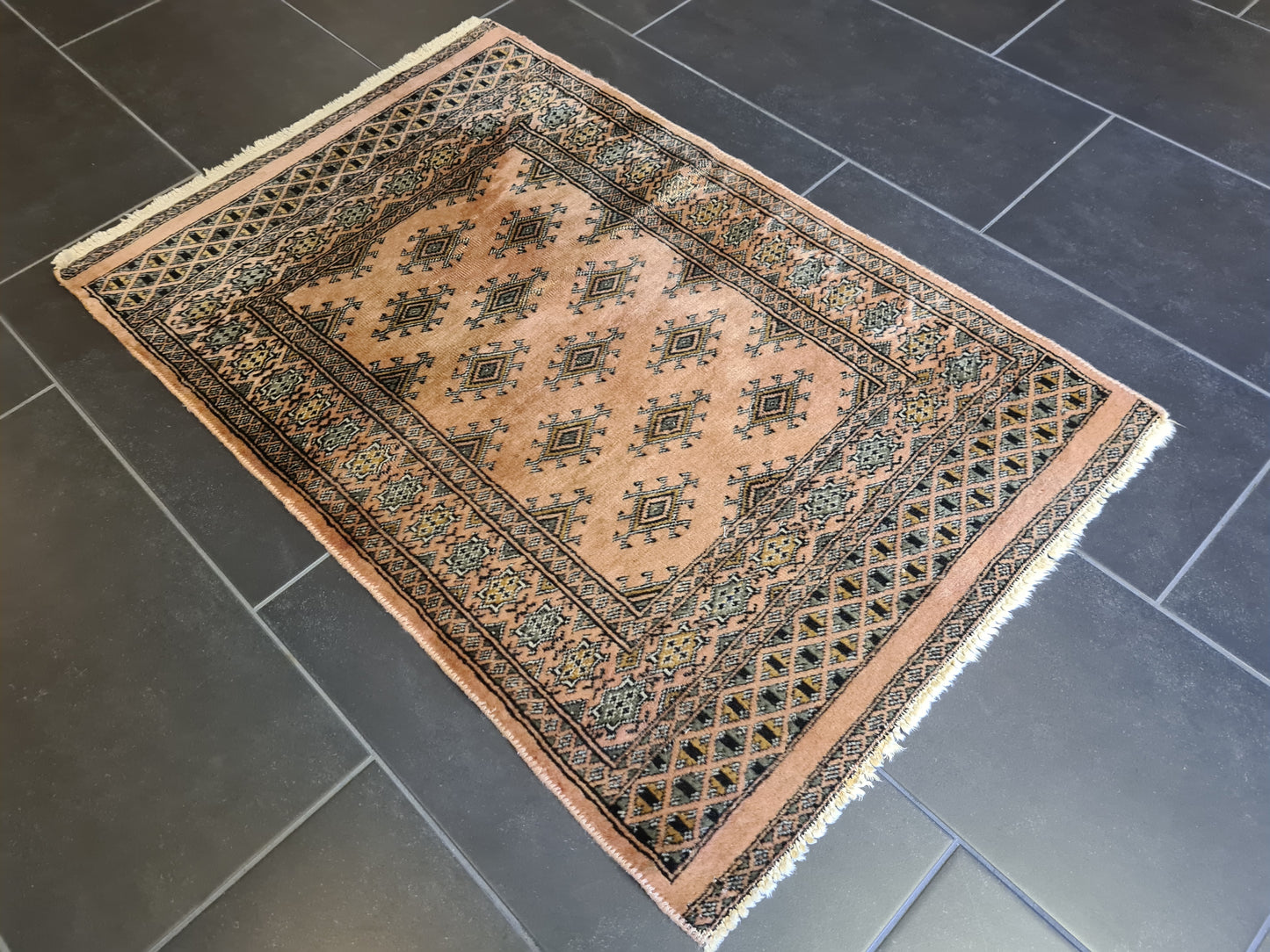 Feiner handgeknüpfter Perser Teppich Orientteppich Buchara Jomut 107x72cm