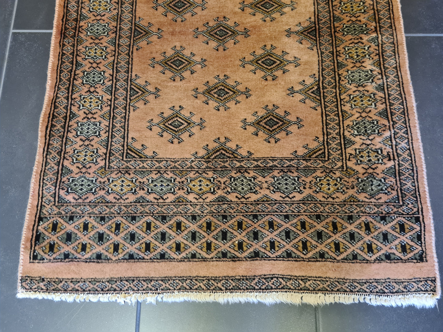 Feiner handgeknüpfter Perser Teppich Orientteppich Buchara Jomut 107x72cm