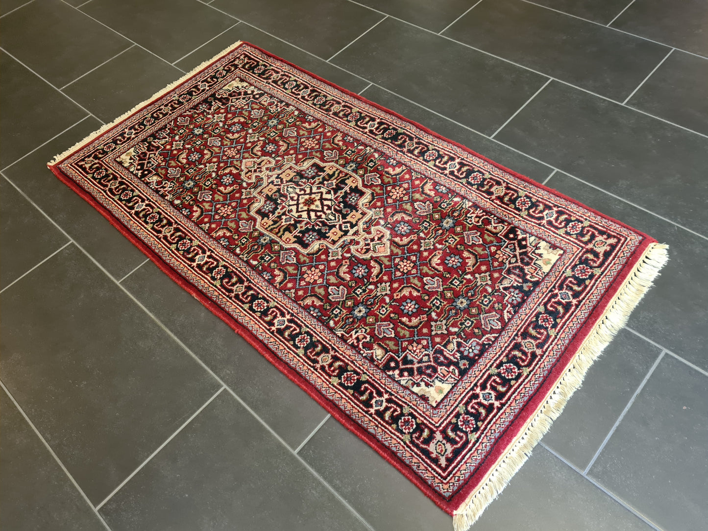 Feiner handgeknüpfter Perser Teppich Bidjar Orientteppich 138x74cm