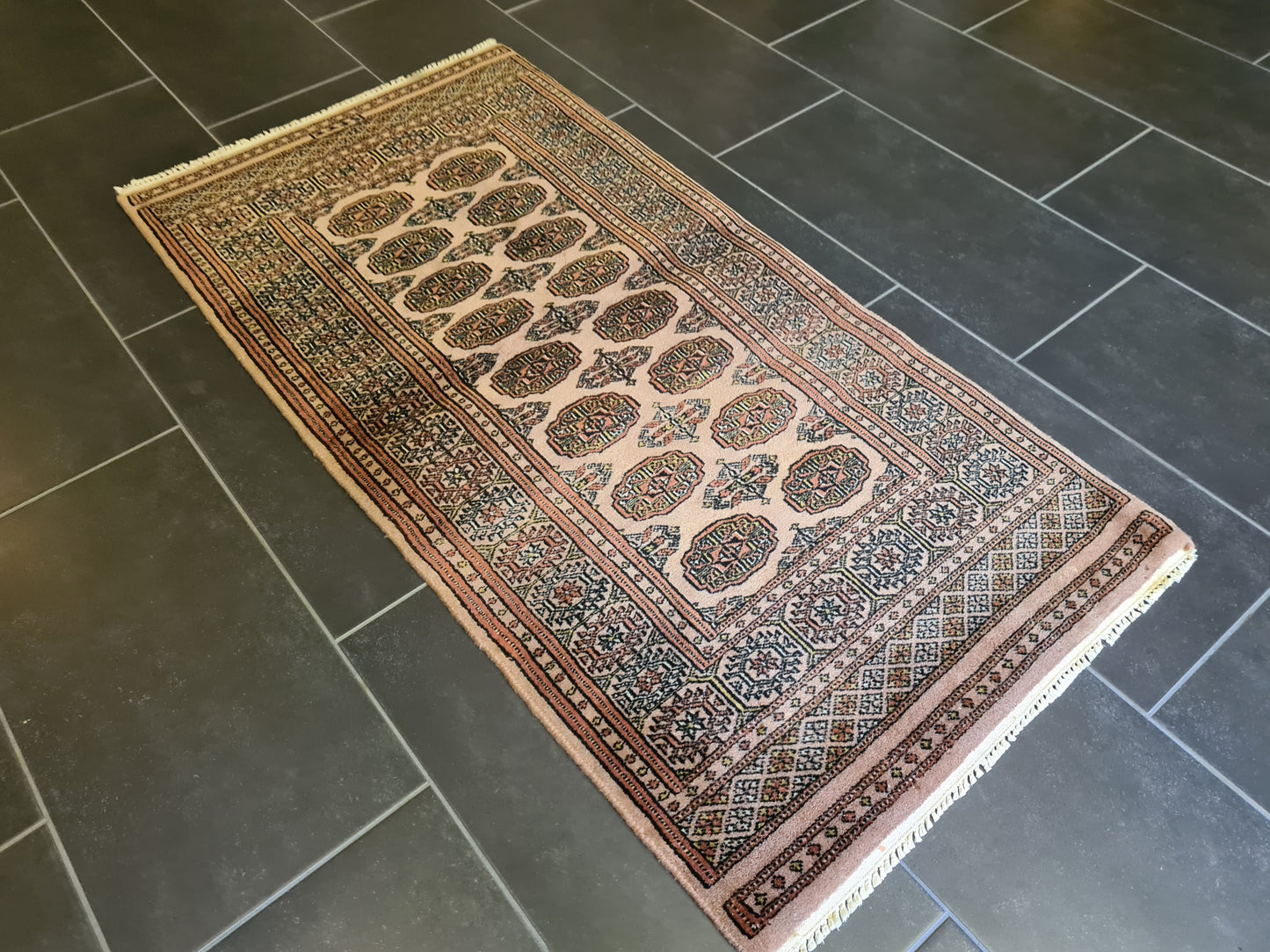 Feiner Handgeknüpfter Orientteppich Buchara Jomut 142x71 cm