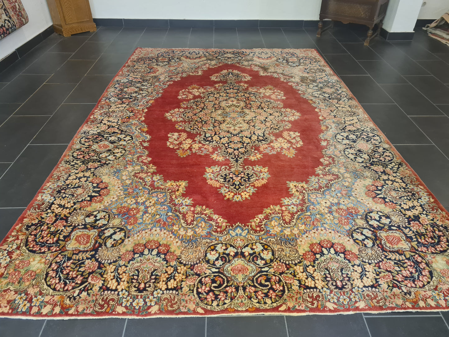 Handgeknüpfter Kirman Signierter Orientteppich 315x212cm