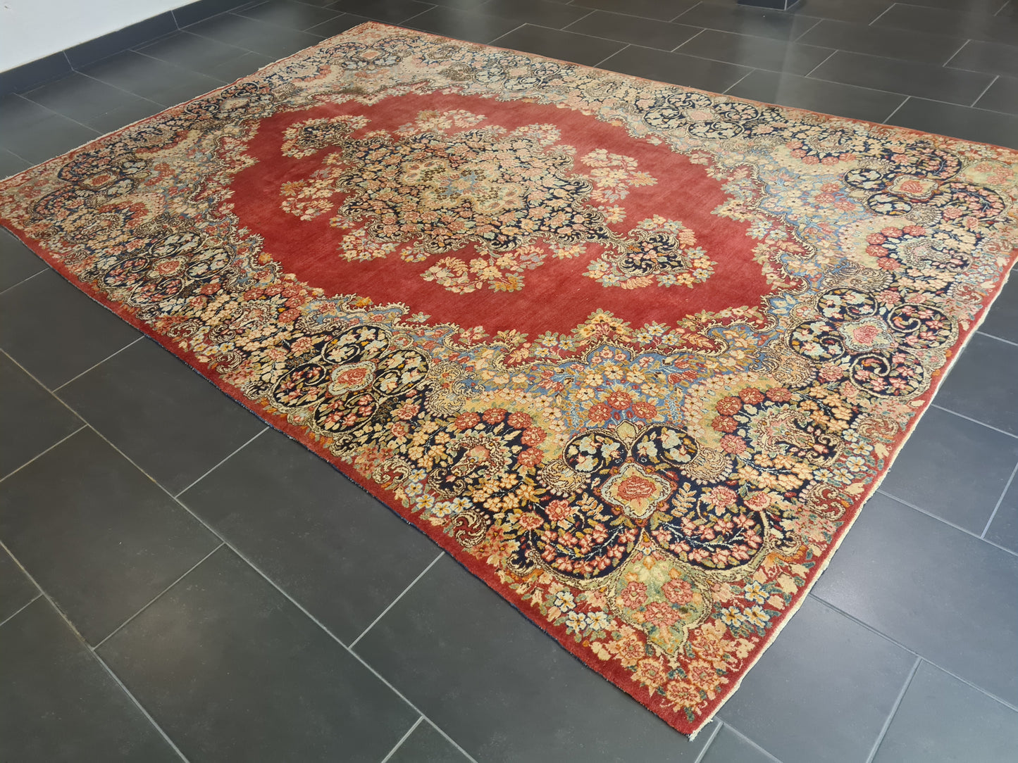 Handgeknüpfter Kirman Signierter Orientteppich 315x212cm