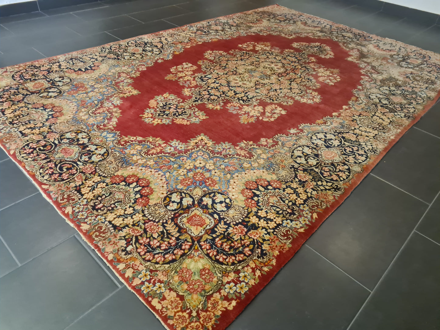 Handgeknüpfter Kirman Signierter Orientteppich 315x212cm