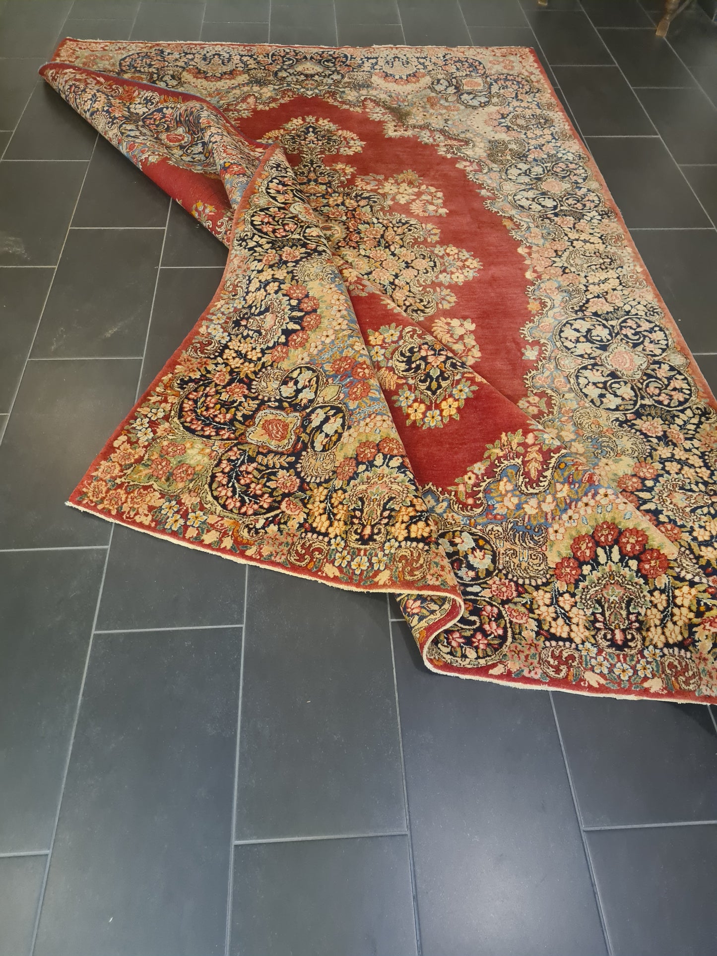 Handgeknüpfter Kirman Signierter Orientteppich 315x212cm