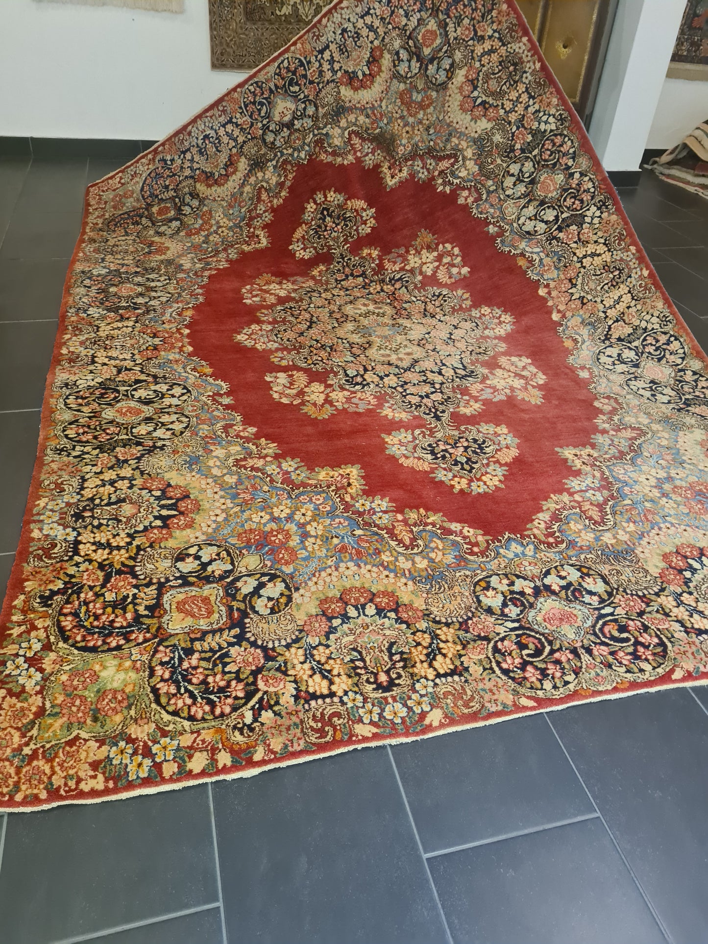 Handgeknüpfter Kirman Signierter Orientteppich 315x212cm