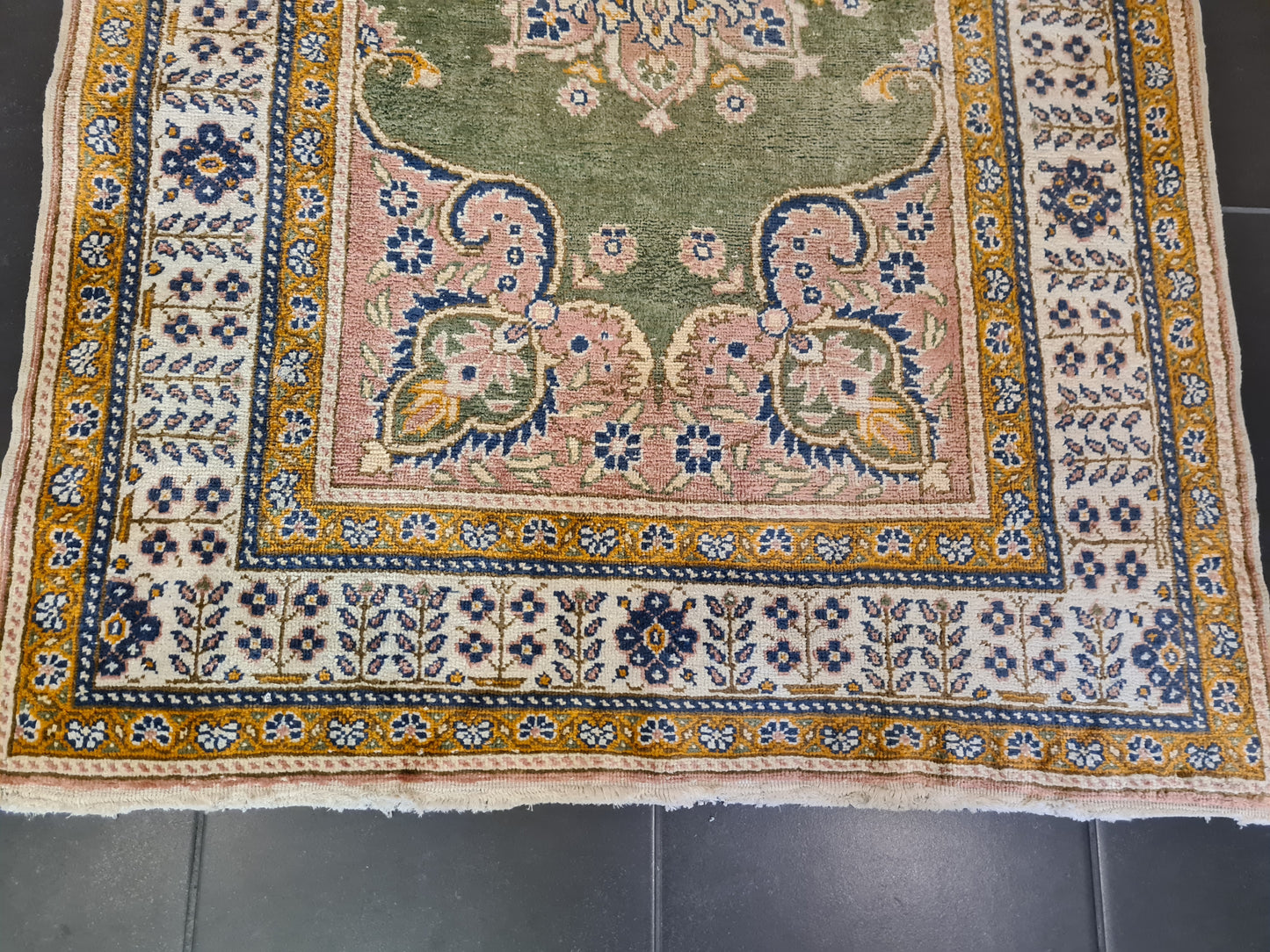 Dekorativer Feiner Handgeknüpfter Kayseri Seidenteppich Orientteppich 136x90cm