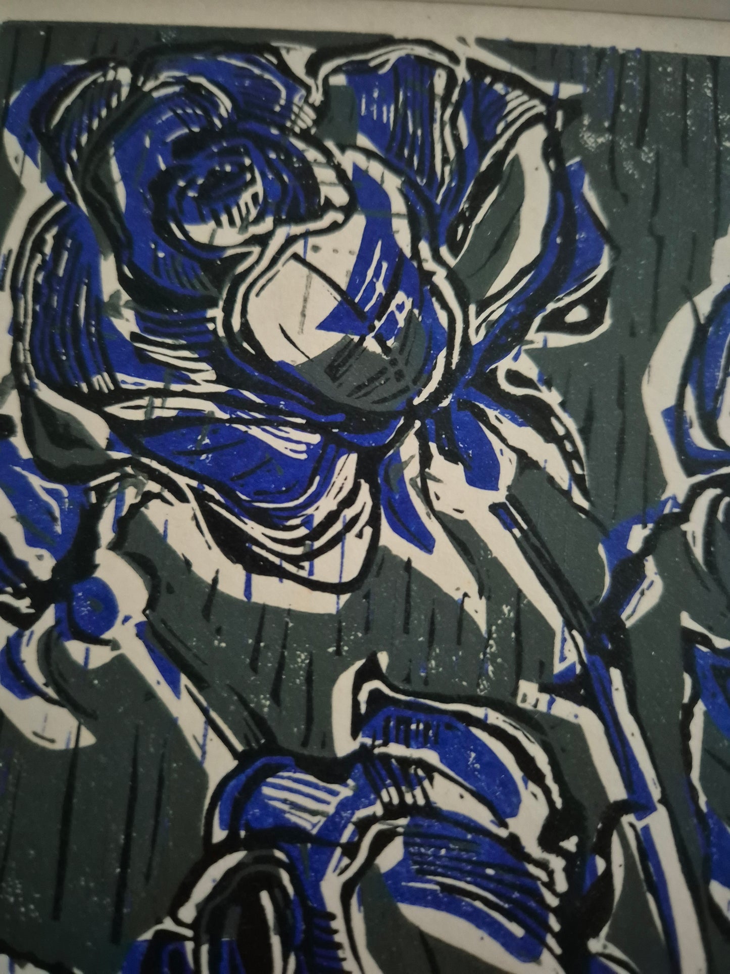 Europäische Schule (XX) Stillleben mit zwei Rosen in Blau 29x36 cm