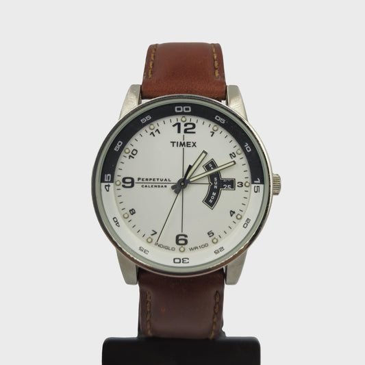 Timex Perpetual Calendar Indiglo WR100 – Präzise und Vielseitig