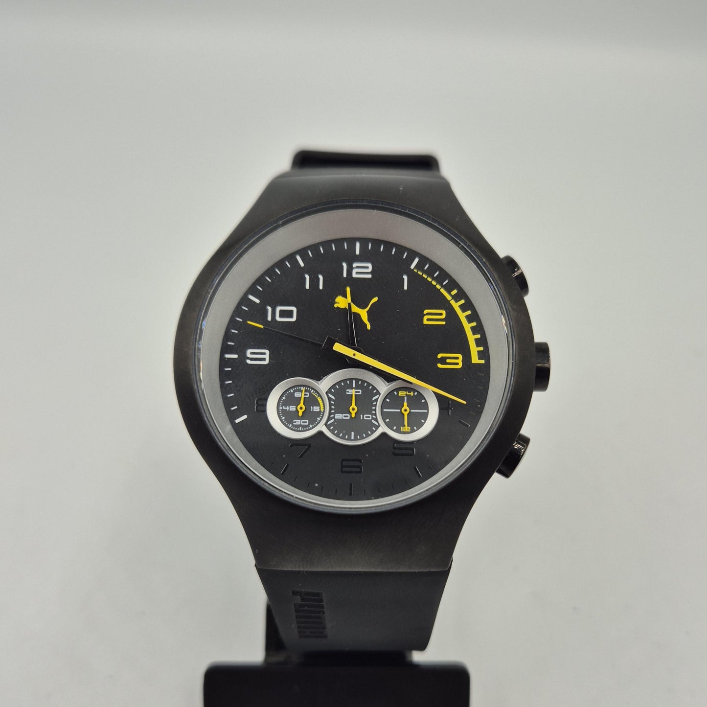 Puma Quartz Chronograph – Sportlicher Stil mit Funktionalität