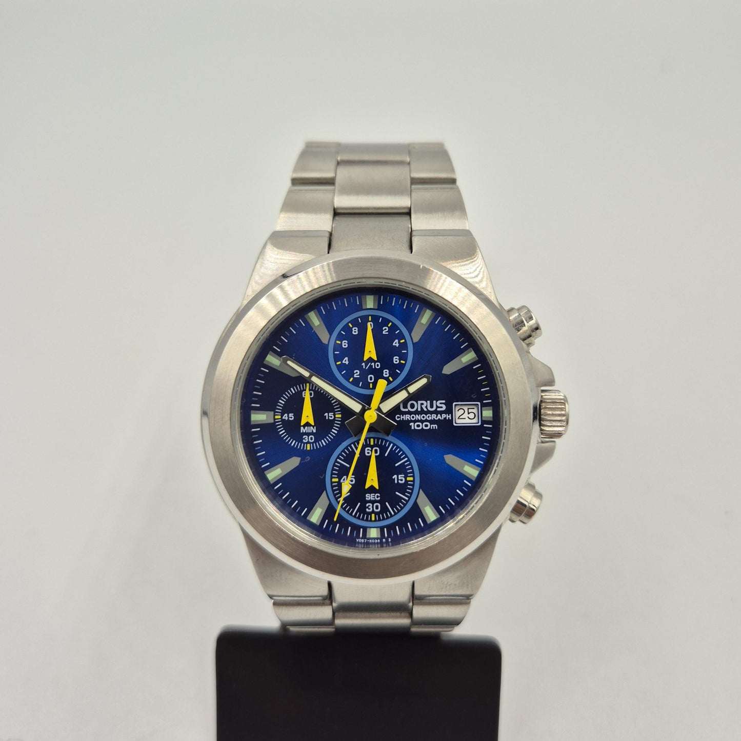 Lorus Chronograph 100M – Sportliche Eleganz in Blau