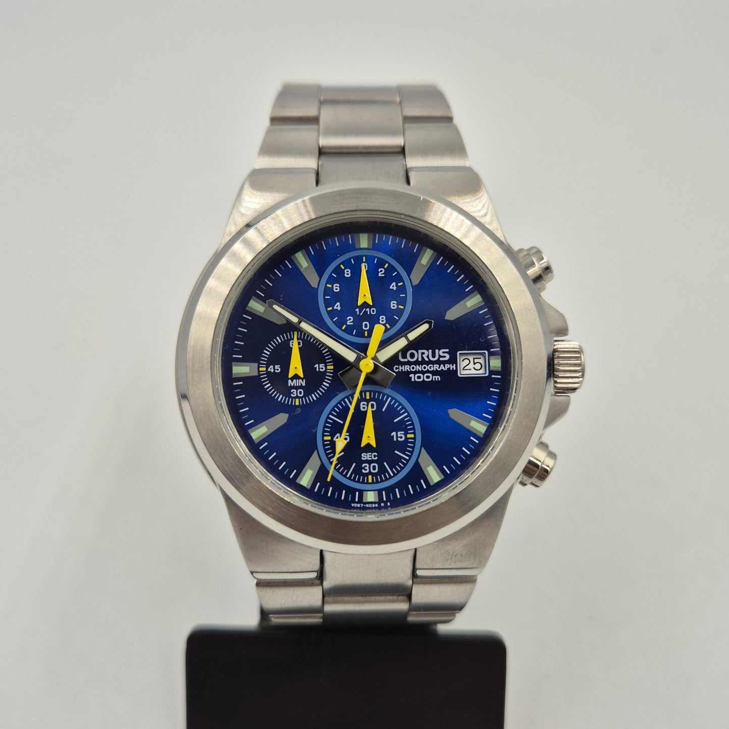 Lorus Chronograph 100M – Sportliche Eleganz in Blau