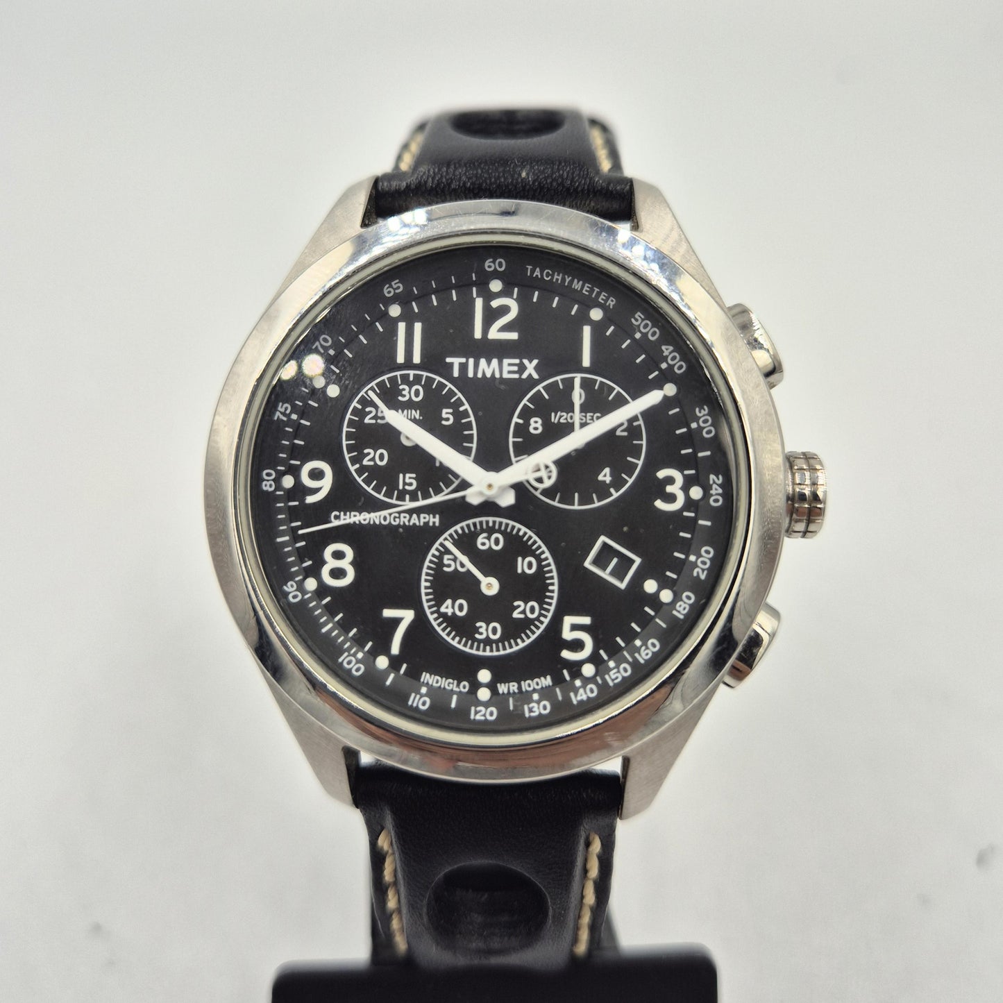 Timex Chronograph Indiglo WR100 – Robuste Präzision und Stil