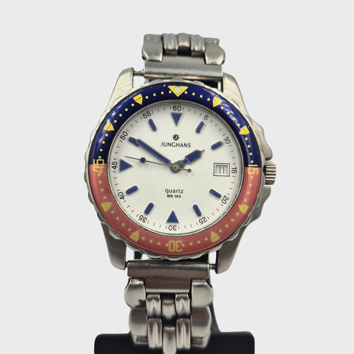 Junghans Quartz WR100 – Sportlicher Klassiker mit farbigem Design