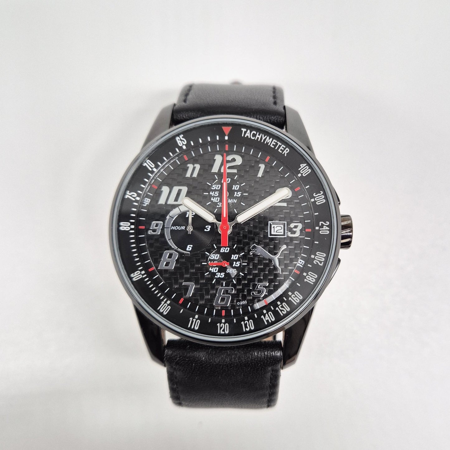 Puma Chronograph Tachymeter – Sportlicher Stil mit Carbon-Optik