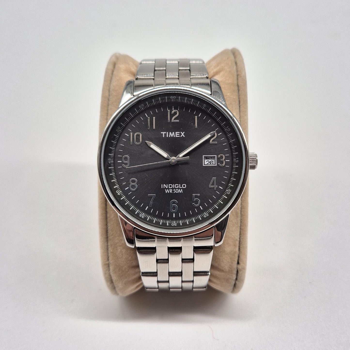 Timex Indiglo WR 50M – Klassisches Design mit Funktionalität