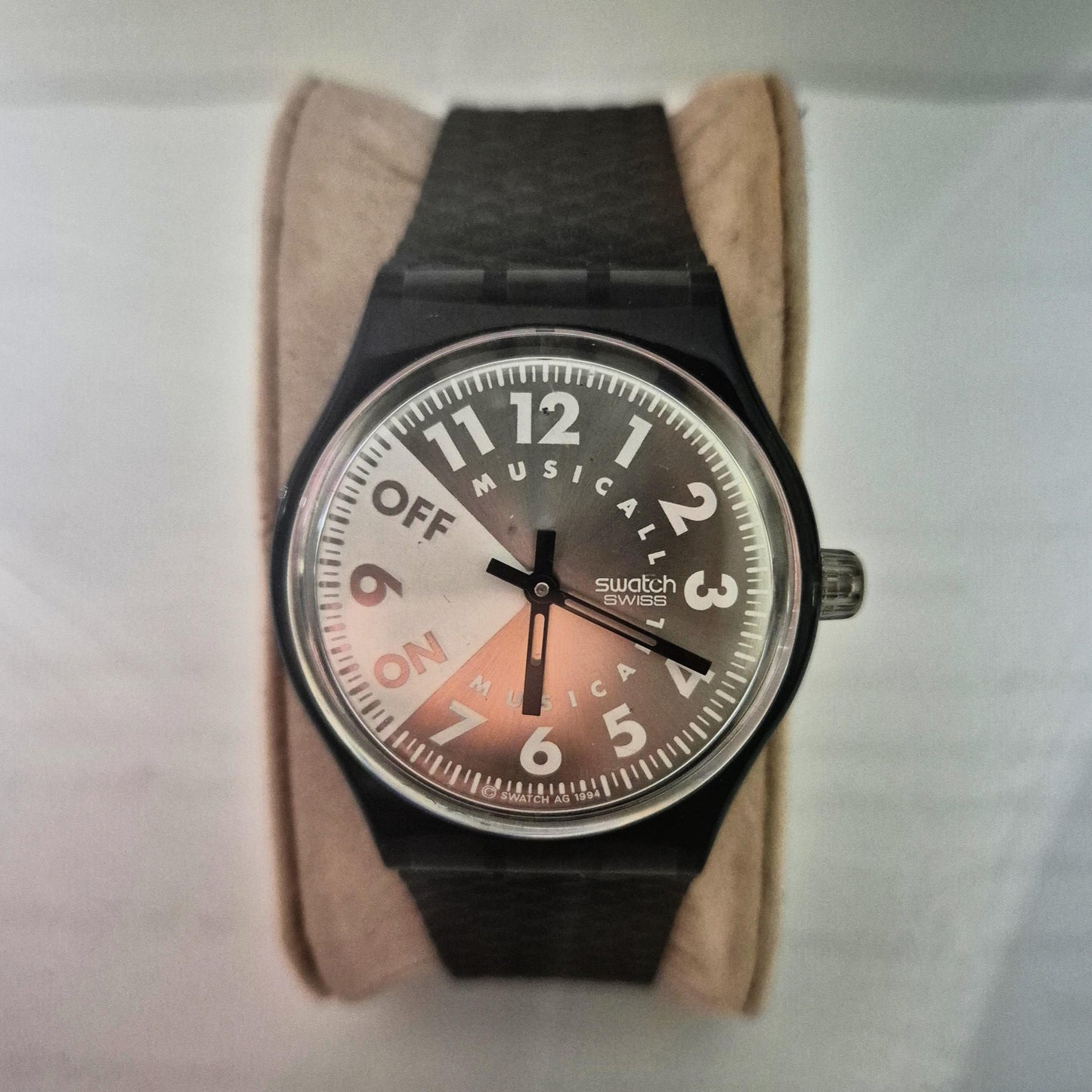 Swatch Musical ON OFF – Unverkennbarer Retro-Charme