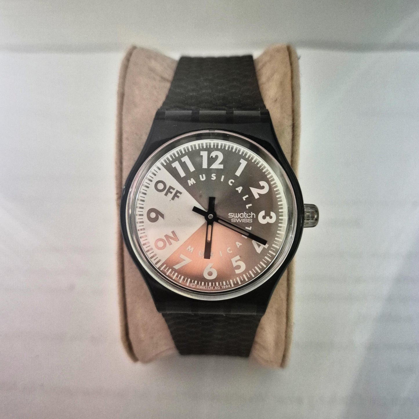 Swatch Musical ON OFF – Unverkennbarer Retro-Charme