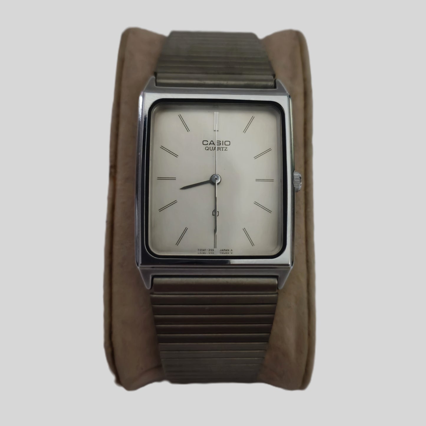 Casio Quartz – Minimalistische Eleganz im Retro-Stil