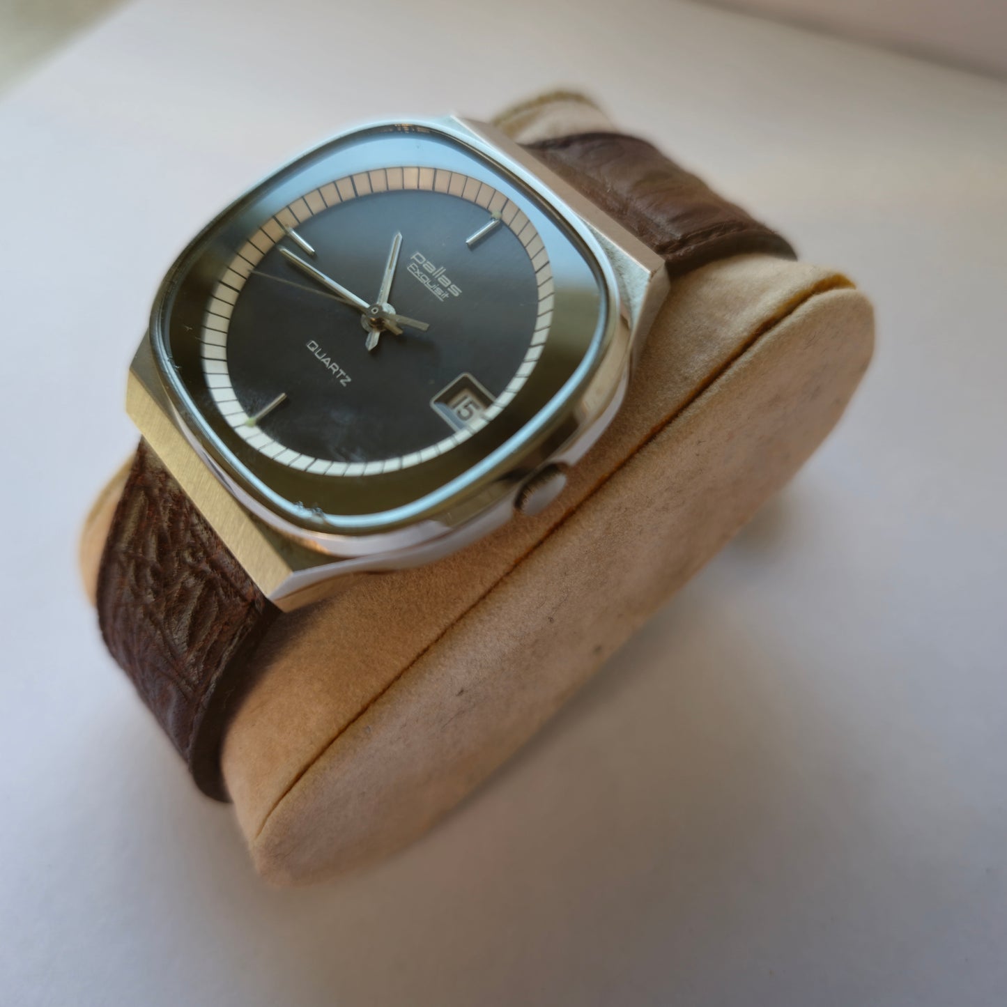 Pallas Exquisit – Klassische Eleganz mit Datumsanzeige