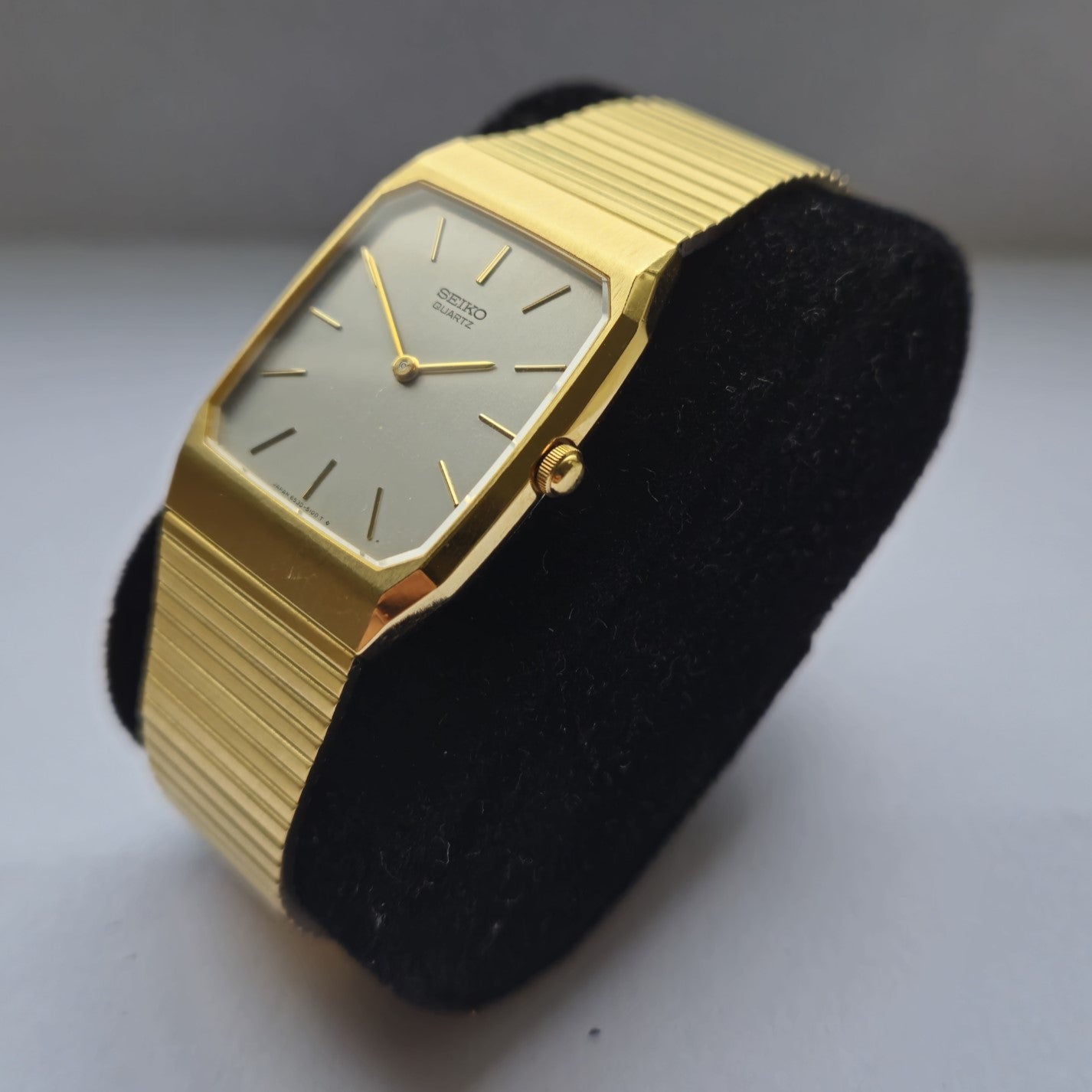 Seiko Quartz – Zeitlose Eleganz in Gold