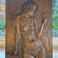 Iris Rousseau (XX) Bronze Skulptur Platte Frauenakt mit Blume 69x47cm