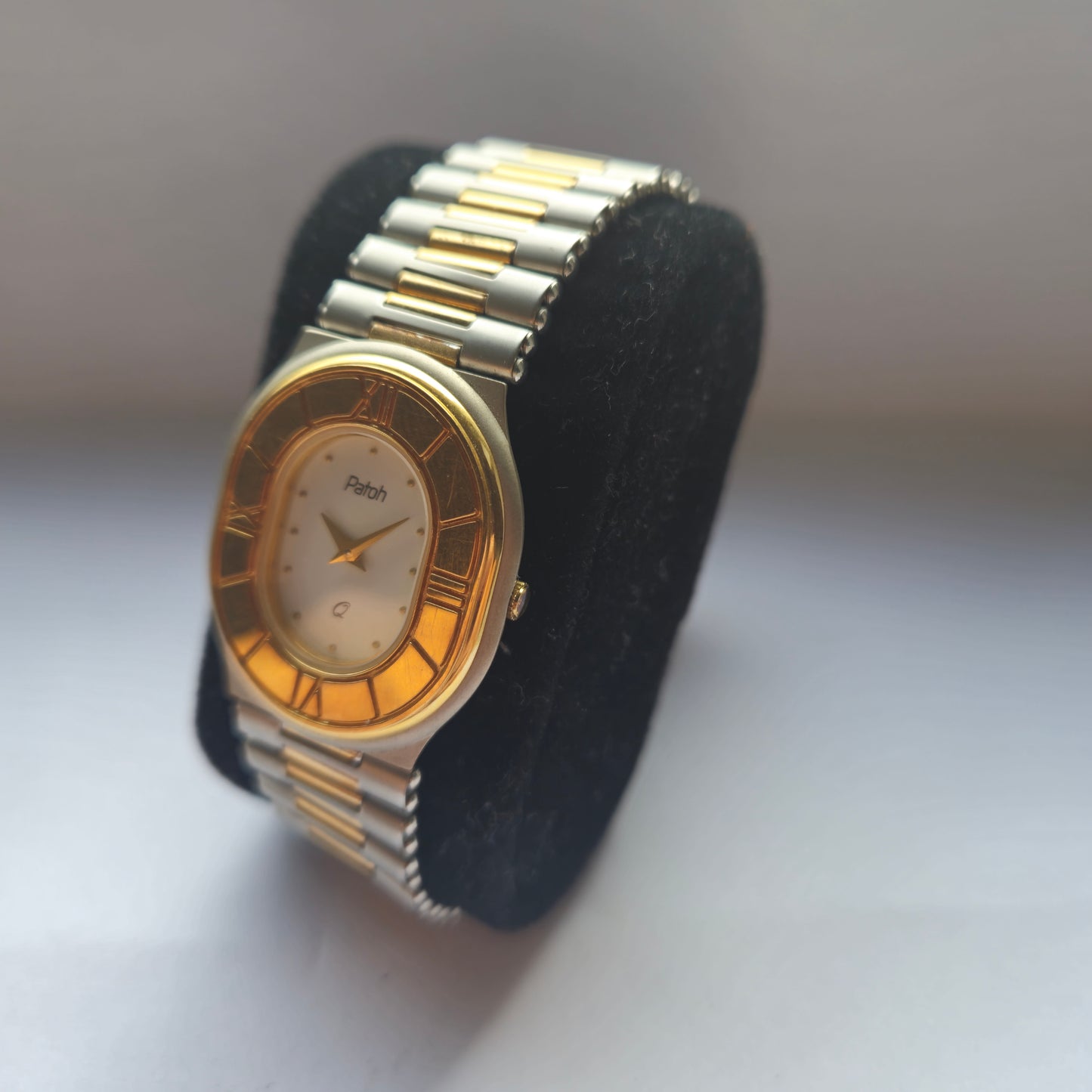 Patoh Bicolor Eleganz – Die Klassische Uhr für Anspruchsvolle