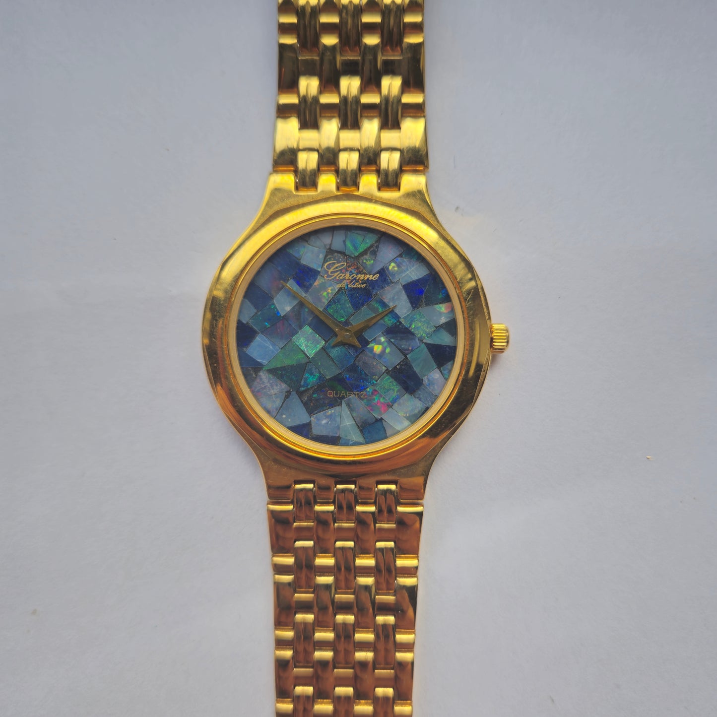 Garonne de Luxe: Elegante 18K Gold-Uhr mit Mosaik-Zifferblatt