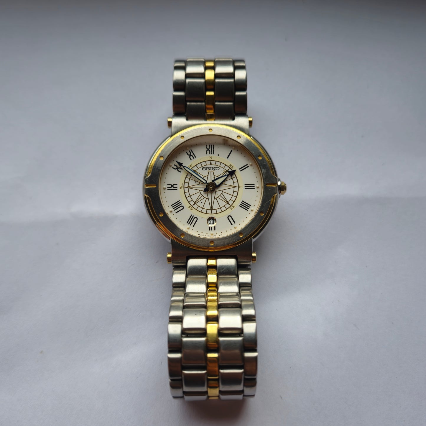 Seiko Herrenarmbanduhr mit Edelstahl-Gold-Look