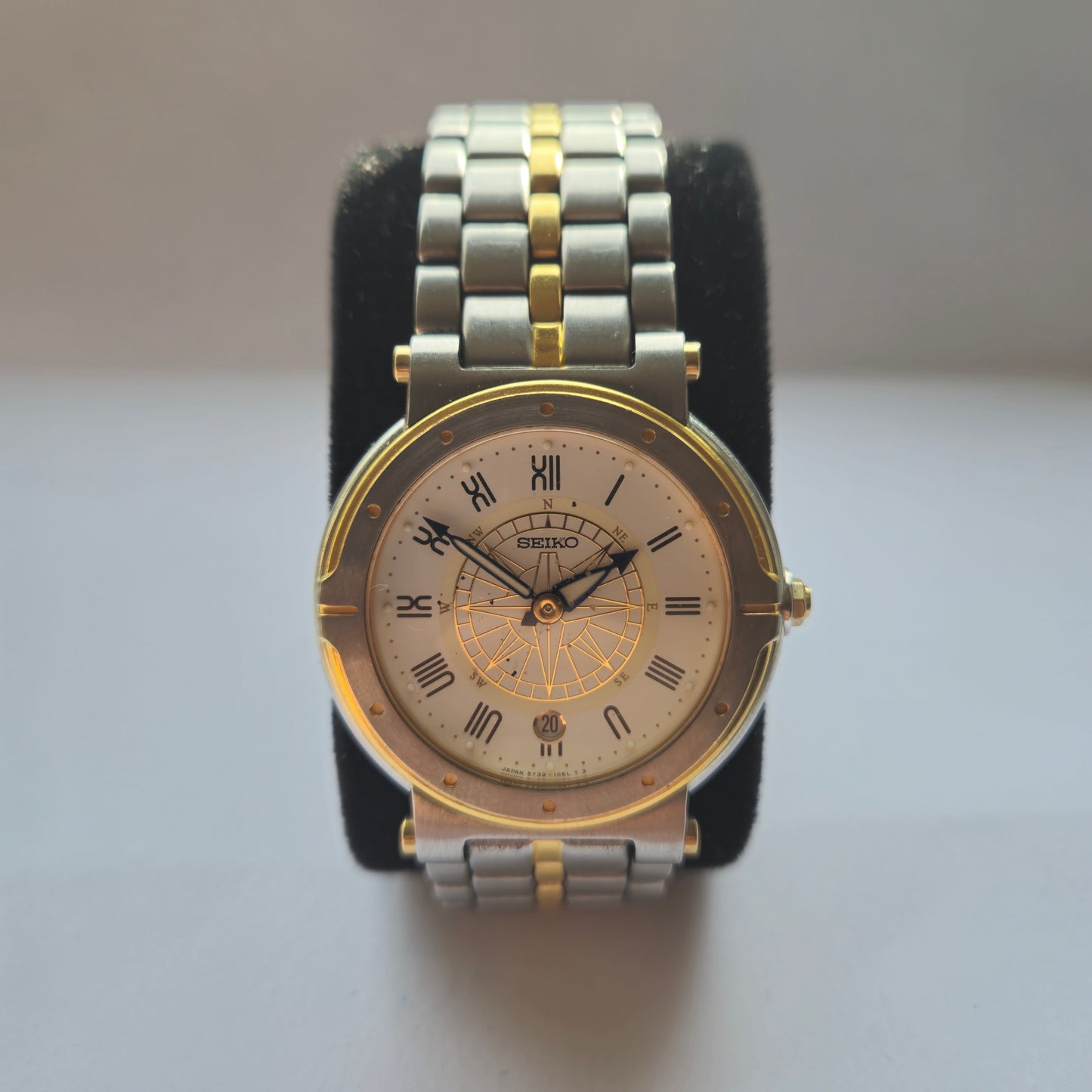 Seiko Herrenarmbanduhr mit Edelstahl-Gold-Look