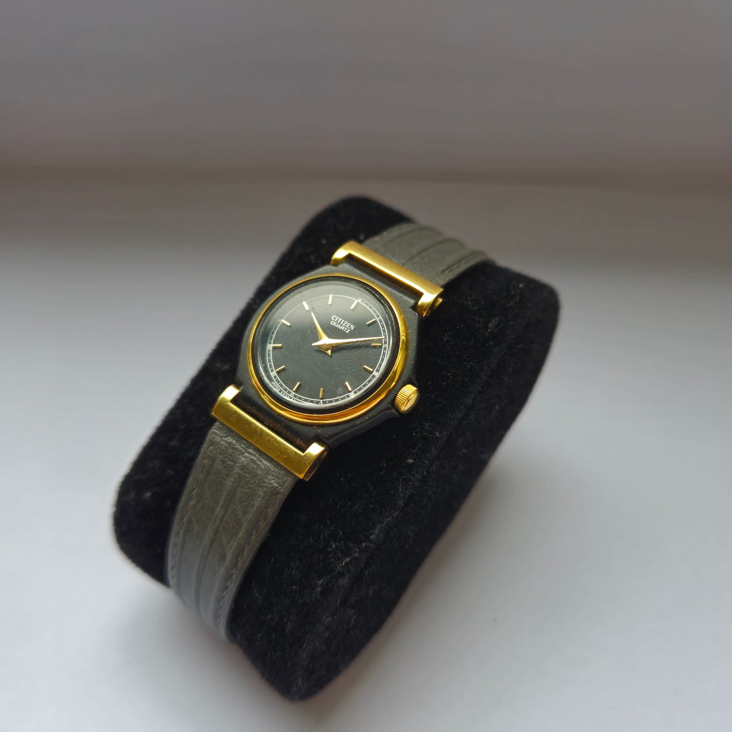 Citizen Quartz Herrenuhr – Klassisches Design mit Goldenem Touch