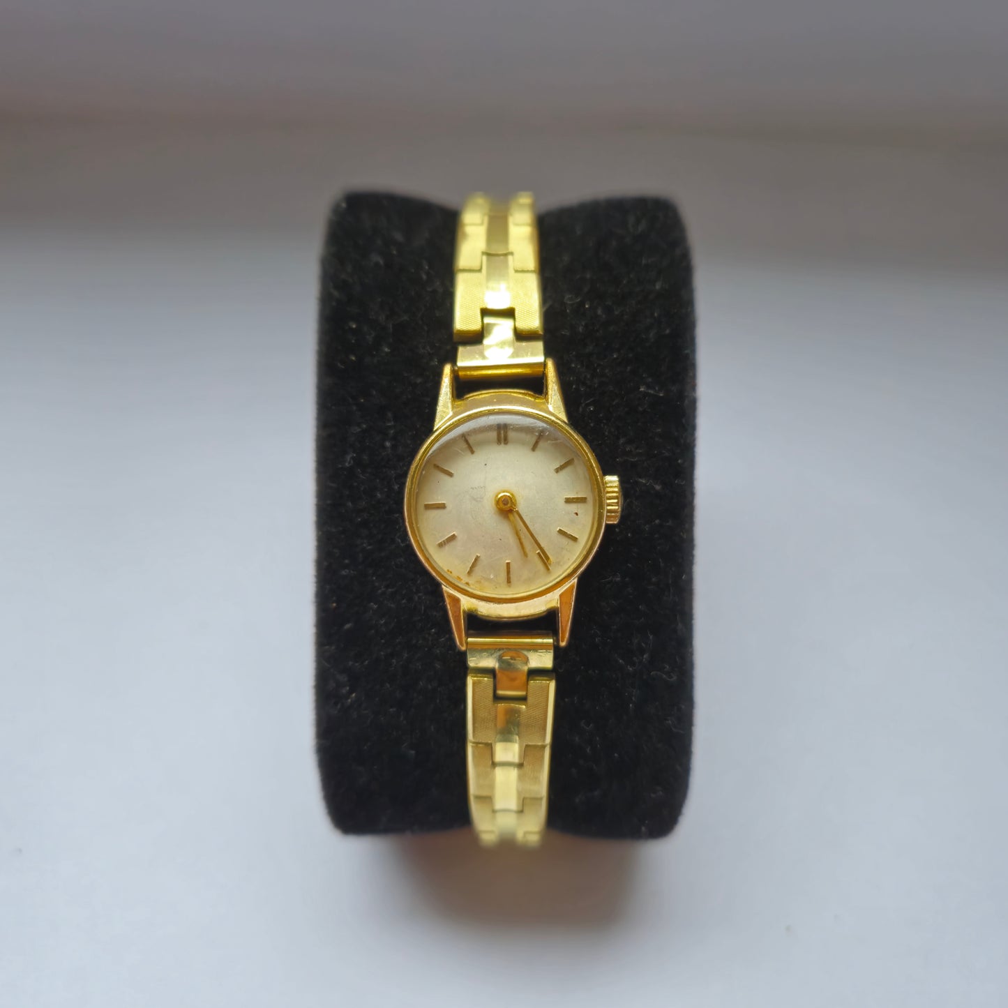 Vintage Damen-Armbanduhr – Zeitlose Eleganz in Goldoptik