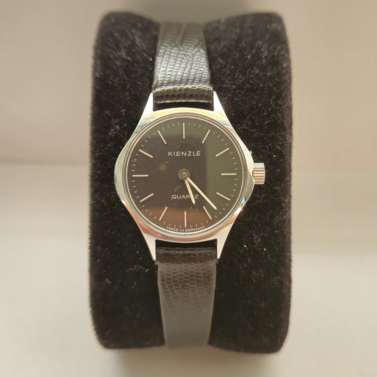 Kienzle Armbanduhr – Klassische Quarzuhr mit minimalistischem Design