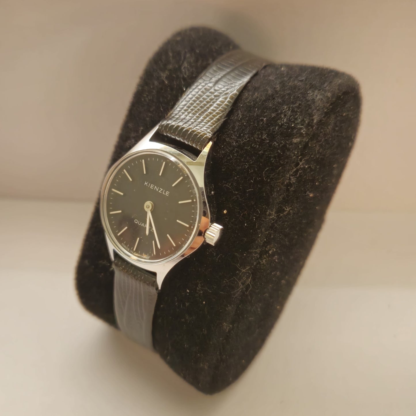 Kienzle Armbanduhr – Klassische Quarzuhr mit minimalistischem Design