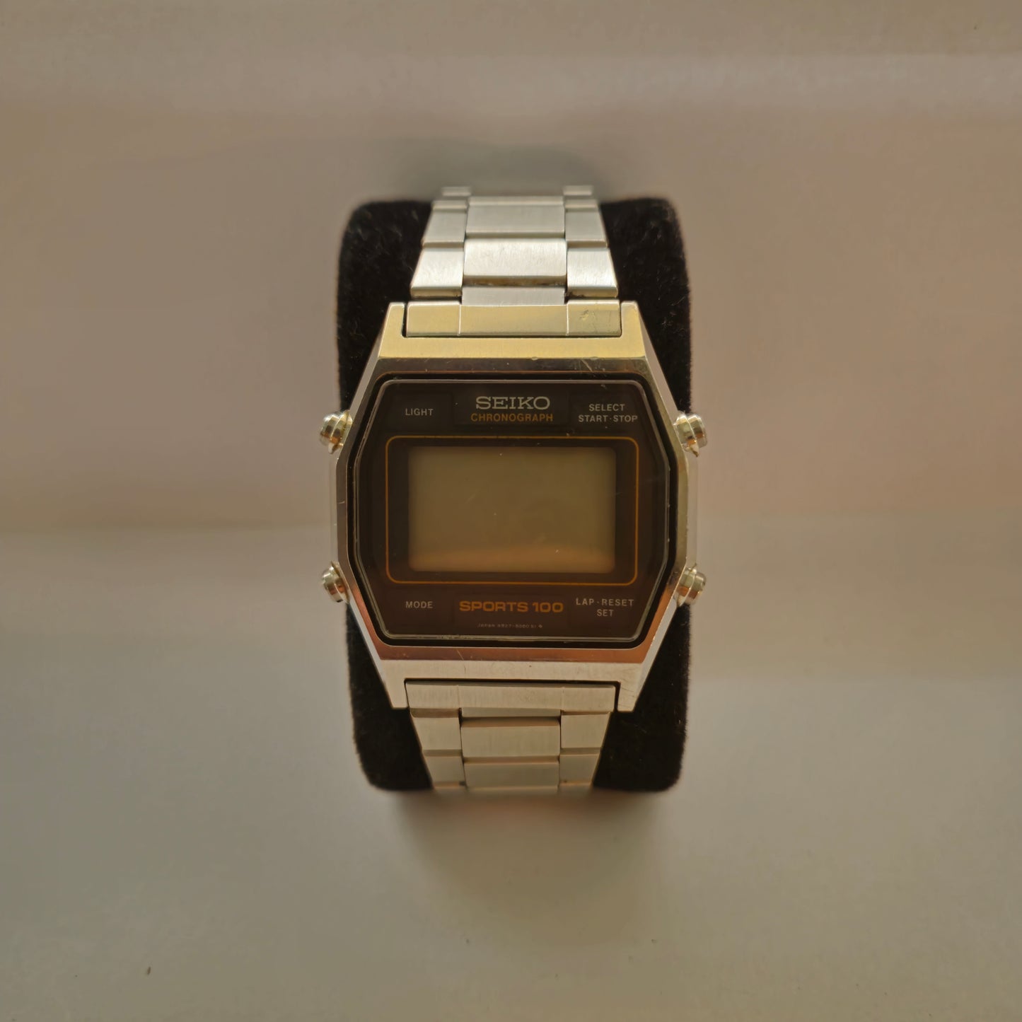 Seiko Sports 100 Digital Chronograph – Vintage Armbanduhr für Sportbegeisterte