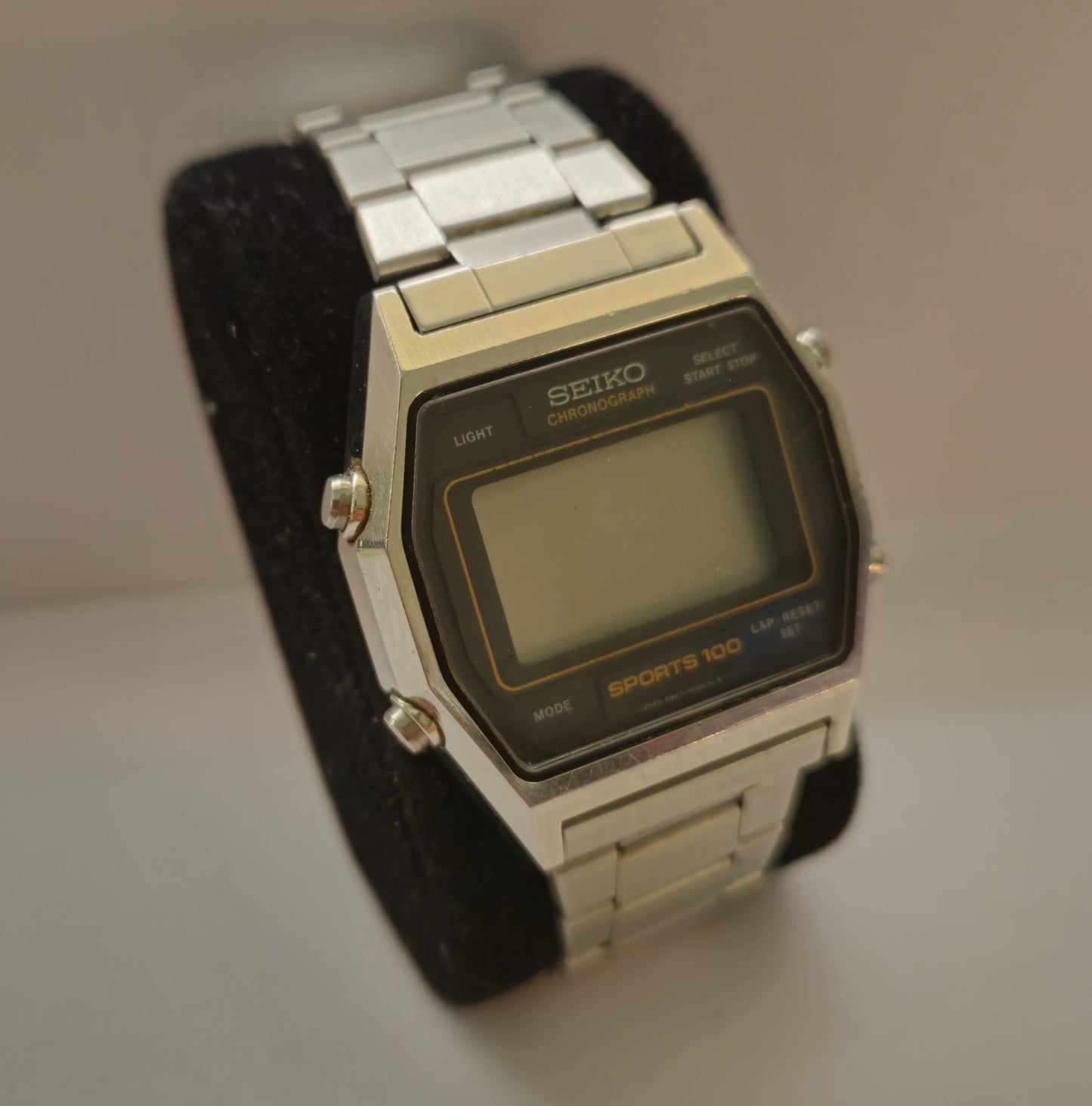 Seiko Sports 100 Digital Chronograph – Vintage Armbanduhr für Sportbegeisterte