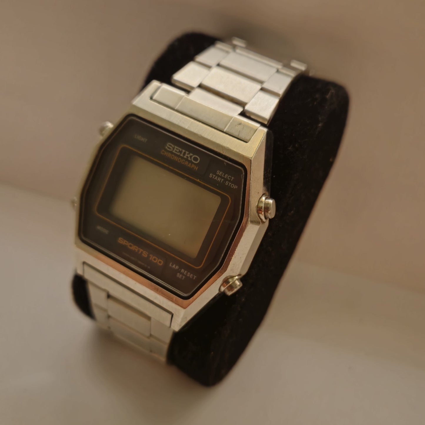 Seiko Sports 100 Digital Chronograph – Vintage Armbanduhr für Sportbegeisterte