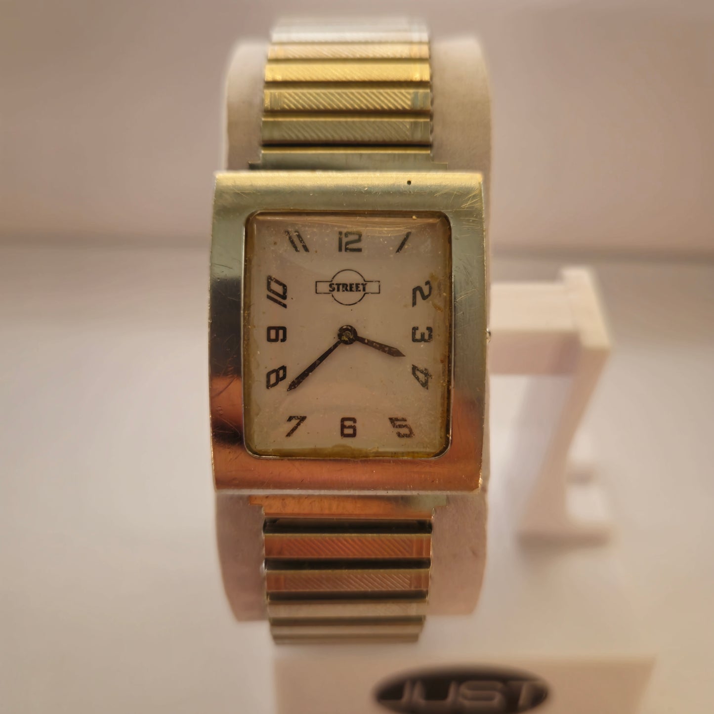 Street Herrenarmbanduhr – Klassisches Design in rechteckiger Form