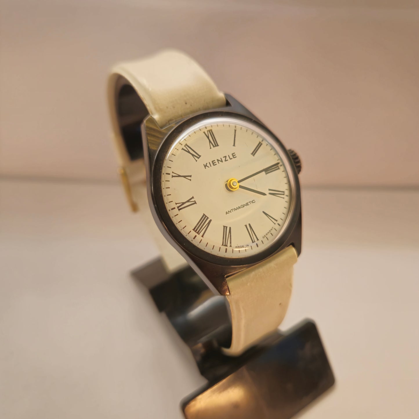 Kienzle Antimagnetic Armbanduhr – Klassischer Stil und Präzision