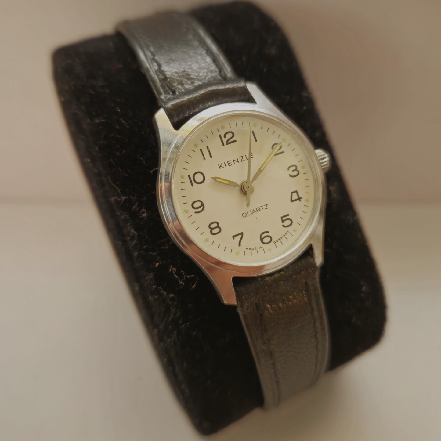 Kienzle Quartz Damenarmbanduhr - Klassischer Look