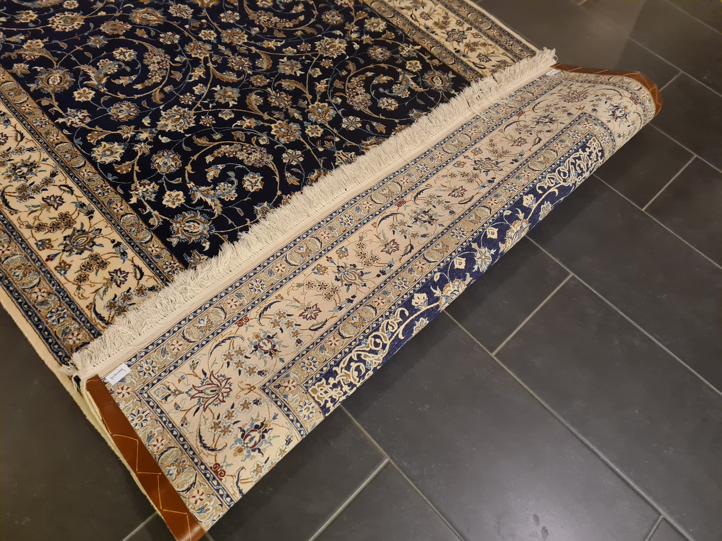 Perserteppich Orientteppich signierter Teppich Nain Handgeknüpft Seide 235x152cm