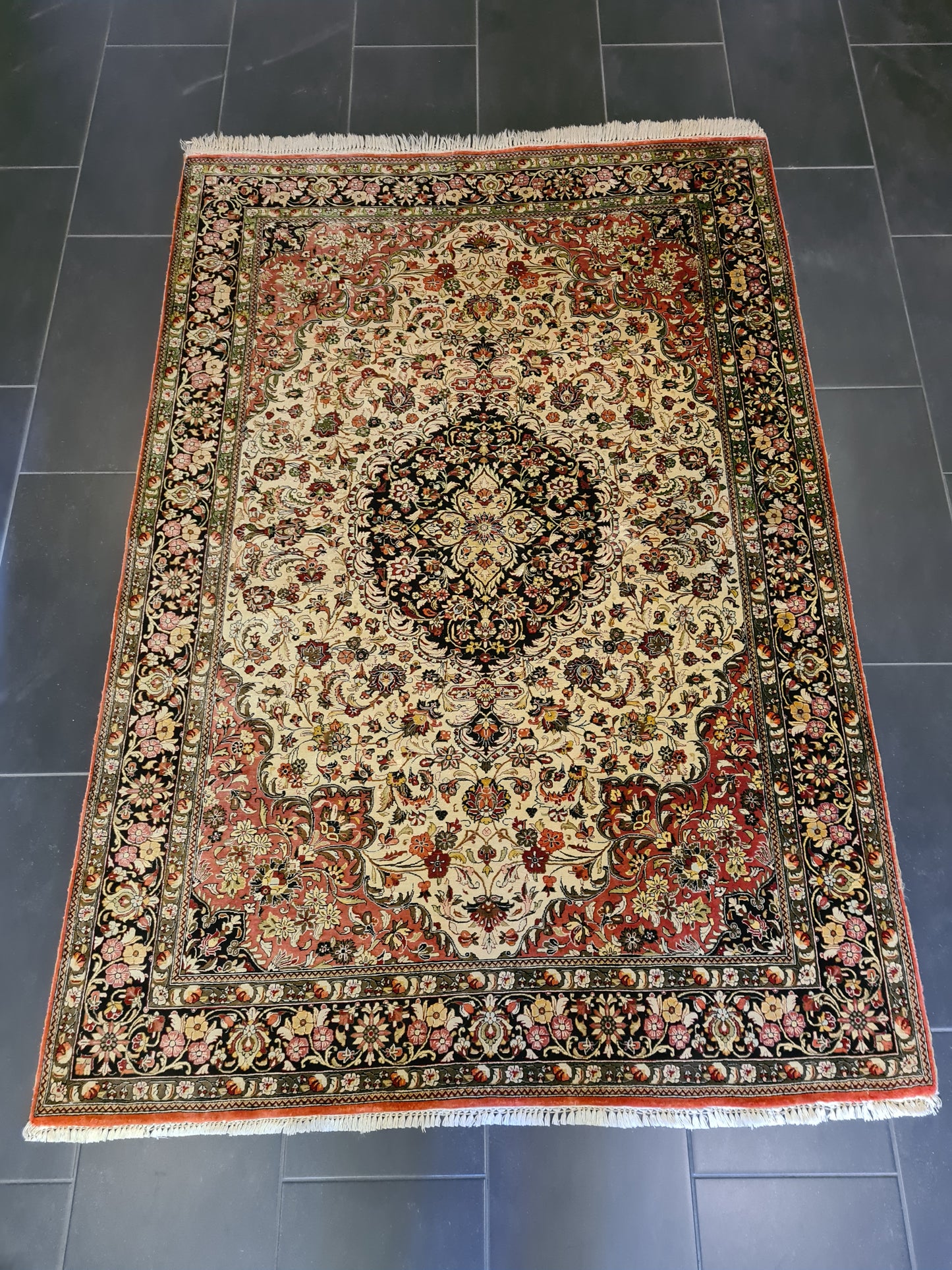 Perserteppich Orientteppich Handgeknüpfter Seidenteppich Ghoum 200x137cm