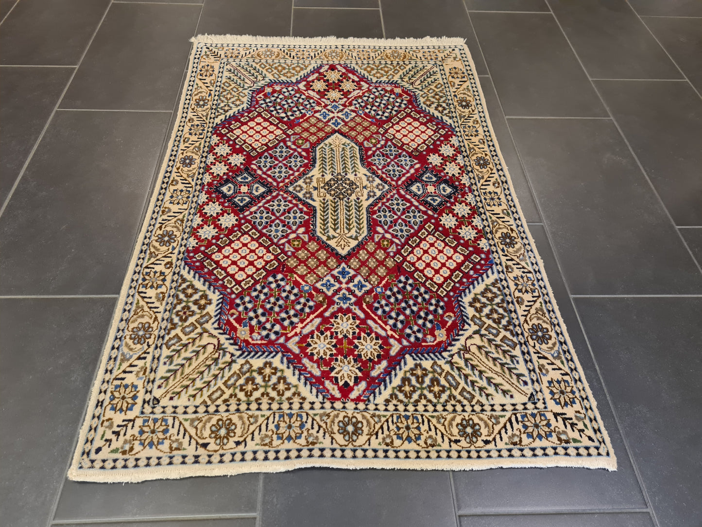 Perserteppich Orientteppich Handgeknüpfter Teppich Nain fein 133x86cm