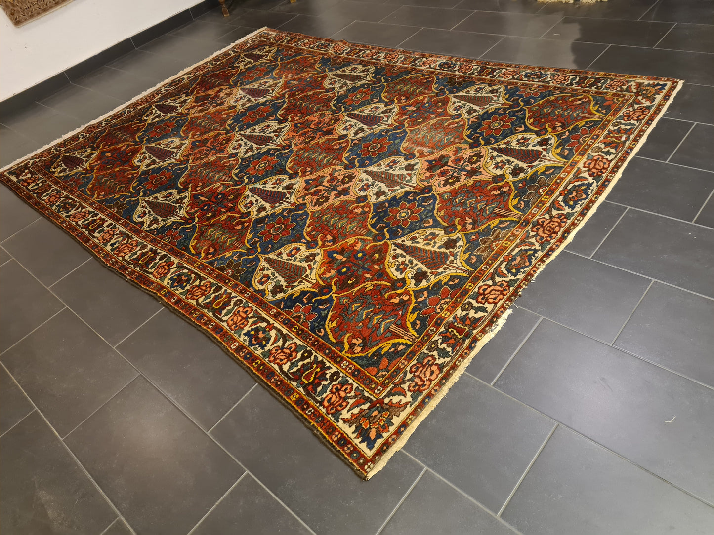 Perserteppich Orientteppich Handgeknüpfter Teppich Bachtiar antik 305x215cm