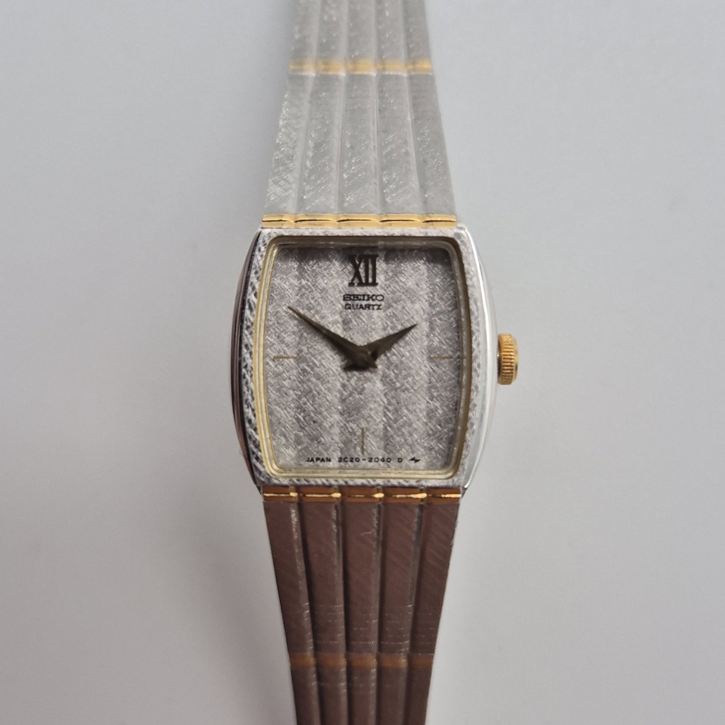 Vintage Seiko Damenarmbanduhr – Eleganz in Silber und Gold