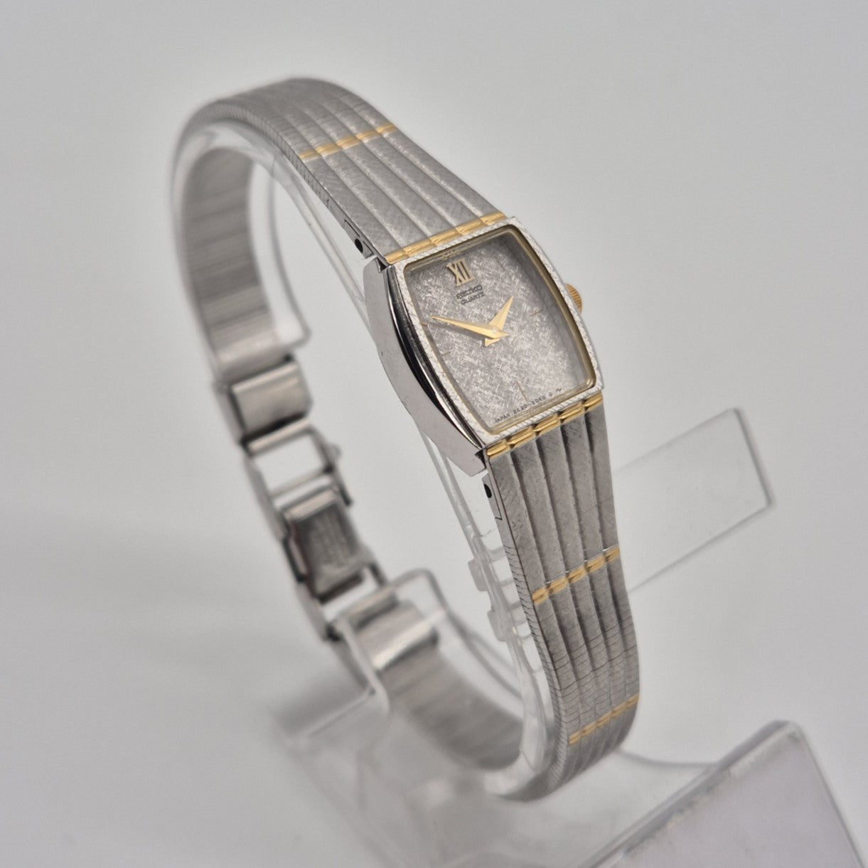 Vintage Seiko Damenarmbanduhr – Eleganz in Silber und Gold